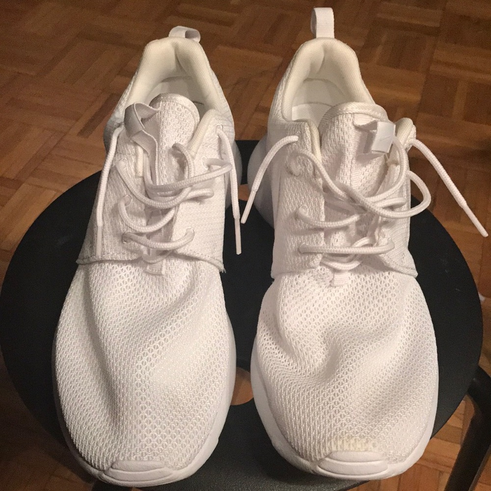 All white Roshe one